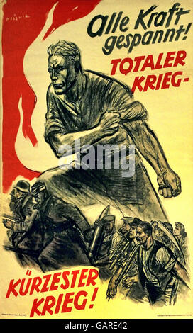 Affiche de propagande nazie allemande de la Seconde Guerre mondiale par Mjolnir intitulée Alle Kraft gespannt Totaler Krieg Kurzester Krieg appelant à la mobilisation totale pour la guerre, 1943. Plakat fur den totalen Krieg - Poster pour la guerre totale  1943 / 44 Berlin Allemagne nazie Banque D'Images