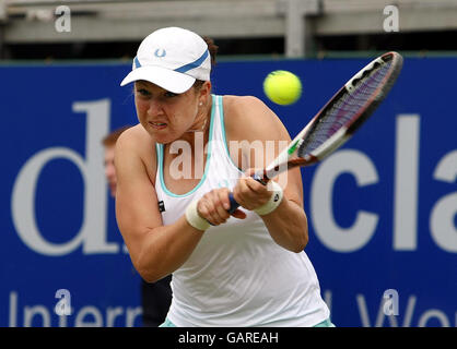 Le Melanie South de Grande-Bretagne prend le Yanina Wickmayer de Belgique dans le quartier final du DFS Classic au Edgbaston Priory Club de Birmingham. Banque D'Images