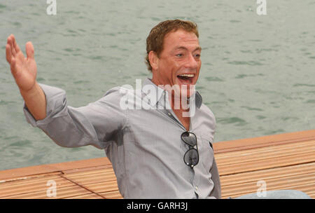 AP OUT Jean Claude Van Damme est vu à un photocall sur le Majestic Pier à Cannes, France. Banque D'Images