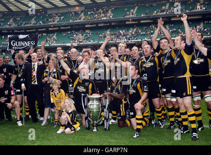 Rugby Union - Guinness Premiership final - London Wasps / Leicester Tigers - Twickenham.Les joueurs des London Wasps fêtent à la suite de la finale Guinness Premiership à Twickenham, Londres. Banque D'Images