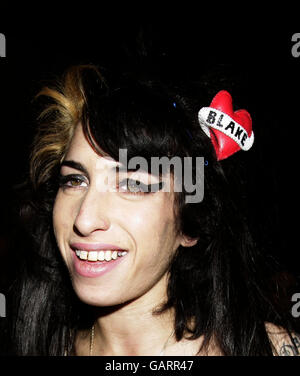 Amy Winehouse et son père Mitch lors des Ivor Novello Awards 2008, à Grosvenor House, dans le centre de Londres. Banque D'Images