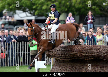 Rosie Thomas fait le meilleur de Barry dans la compétition de cross-country Banque D'Images