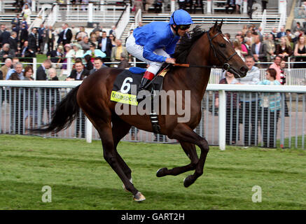 Courses hippiques - 2008 mai Festival - totesport Dante Day - York Racecourse.Jeune Pretender, monté par le jockey Frankie Dettori, va poster avant les totesport.com Dante Stakes. Banque D'Images