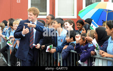 Le prince Harry Cardiff visites Banque D'Images