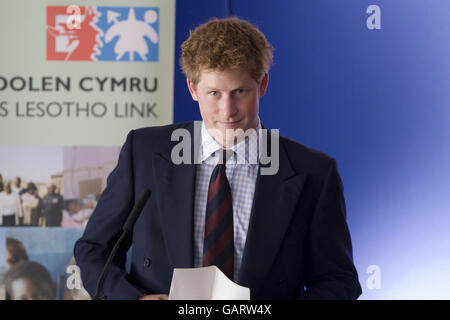 Le prince Harry Cardiff visites Banque D'Images