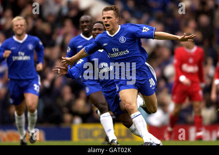 Jesper Gronkjaer de Chelsea célèbre le deuxième but de Chelsea Match contre Liverpool Banque D'Images