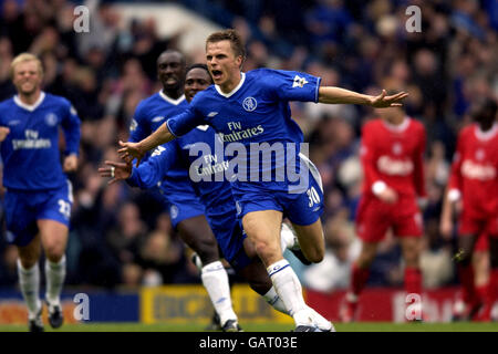 Soccer - FA Barclaycard Premiership - Chelsea / Liverpool.Jesper Gronkjaer de Chelsea célèbre le deuxième but de Chelsea contre Liverpool Banque D'Images