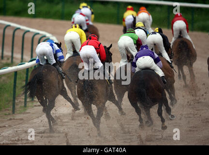 Courses hippiques - Hippodrome de Southwell.Chevaux dans le Arenaleisureplc.com Banque D'Images