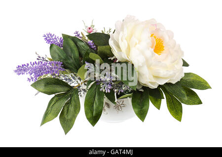 Magnifique bouquet de fleurs de pivoines et autres fleurs dans vase isolé sur fond blanc. Banque D'Images