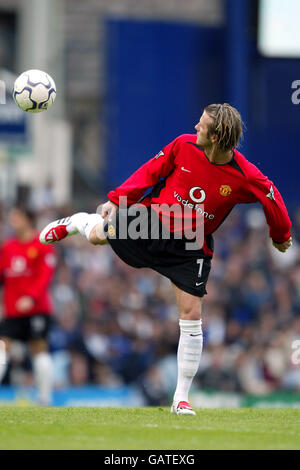 Soccer - FA Barclaycard Premiership - Everton contre Manchester United.David Beckham de Manchester United en action Banque D'Images