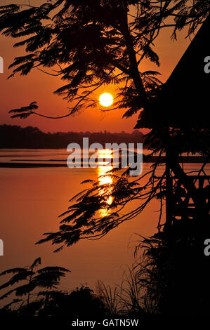 Coucher du soleil sur la rivière du Mékong, Vientiane, Laos Banque D'Images