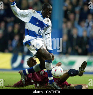 Soccer - Nationwide League Division Two - demi-finale de jeu - second Leg - Queens Park Rangers v Oldham Athletic.Paul Furlong des Queens Park Rangers marque le but gagnant Banque D'Images