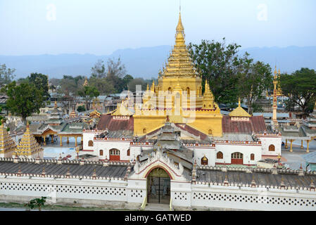 Le projet Yadana Man Aung Pagode dans la ville de Nyaungshwe sur le lac Inle dans l'Etat Shan à l'est du Myanmar Southeastasia. Banque D'Images