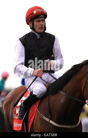 Courses hippiques - 2008 Derby Festival - Derby Day - Epsom Downs Racecourse. Jockey Pat Smullen Banque D'Images