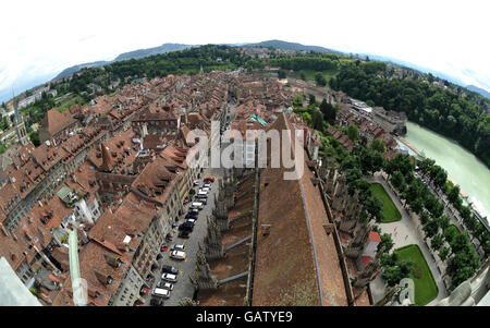 Vue à l'est de la vieille ville de Berne depuis tour du Berner Munster Banque D'Images