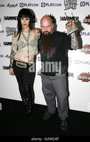 Cat Von D et Kerry King de Slayer avec le Golden God Award lors du Metal Hammer Golden Gods Awards 2008, à l'Indig02 à Greenwich, Londres. Banque D'Images