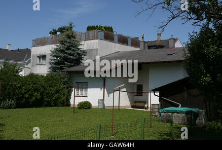 La vue arrière de la maison de Josef Fritzl au 40 Yobbstrasse, Amstetten, Autriche. On croit qu'il a emprisonné sa fille dans une cave pendant 24 ans et qu'il a fait ses sept enfants. Banque D'Images