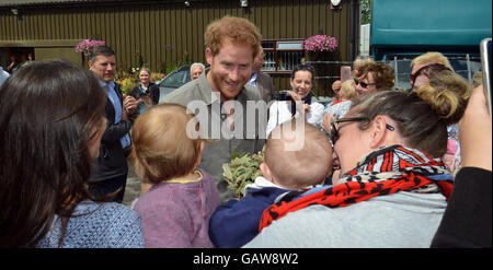 Le prince Harry en visite au Nord Ouest, un lieu de pêche à la ligne à Wigan qui aide à améliorer l'employabilité et les possibilités d'éducation des jeunes défavorisés, alors qu'il continue à promouvoir le sport comme moyen de développement social. Banque D'Images