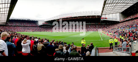 Football - FA Barclaycard Premiership - Manchester United / Charlton Athletic.Une vue générale d'Old Trafford pendant le match entre Manchester United et Charlton Athletic Banque D'Images