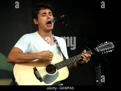 John Mayer se produit sur la Pyramid Stage pendant le troisième jour du Glastonbury Festival, Somerset. Banque D'Images