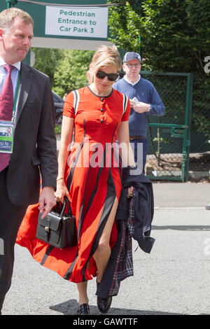 Wimbledon London,UK. 5 juillet 2016. L'actrice américaine britannique Sienna Miller arrive comme invité à la journée de 9 profils têtes sur le tennis de Wimbledon 2016 © amer ghazzal/Alamy Live News Banque D'Images