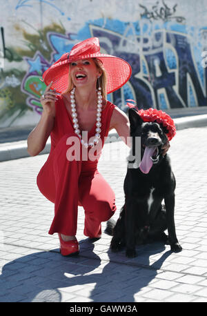 Berlin, Allemagne. 4 juillet, 2016. La princesse Maja von Hohenzollern, photographié au cours d'une séance photo pour sa collection de chapeau 'Princess' urbain à Berlin, Allemagne, 4 juillet 2016. La collection de chapeaux faits à la main sera présenté à la fin de juillet à Duesseldorf. PHOTO : JENS KALAENE/dpa/Alamy Live News Banque D'Images