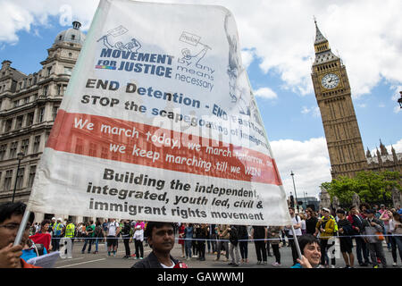 Londres, Royaume-Uni. 5 juillet, 2016. Des militants de mouvement pour la Justice Rejoignez des milliers d'enseignants en grève dans le centre de Londres. Credit : Mark Kerrison/Alamy Live News Banque D'Images