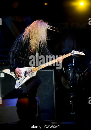 Moapa Valley, Nevada, USA. 4 juillet, 2016. Vince Neil et Bret Michaels effectuée à l'oapa Madness 2016' une piscine Juillet 4ème concert et spectacle de feux d'artifice. Credit : Ken Howard/Alamy Live News Banque D'Images