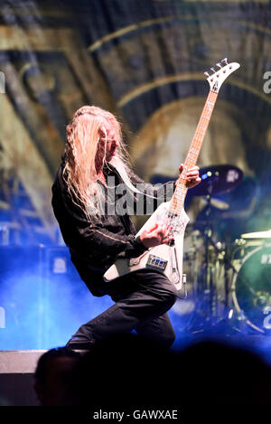 Moapa Valley, Nevada, USA. 4 juillet, 2016. Vince Neil et Bret Michaels effectuée à l'oapa Madness 2016' une piscine Juillet 4ème concert et spectacle de feux d'artifice. Credit : Ken Howard/Alamy Live News Banque D'Images