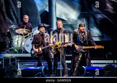 Milan, Italie. 5 juillet, 2016. Bruce Springsteen joue live au stade San Siro à Milan le 5 juillet 2016 pour la tour de la rivière Credit : Mairo Cinquetti/Alamy Live News Banque D'Images