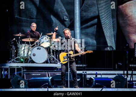 Milan, Italie. 5 juillet, 2016. Bruce Springsteen joue live au stade San Siro à Milan le 5 juillet 2016 pour la tour de la rivière Credit : Mairo Cinquetti/Alamy Live News Banque D'Images