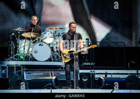 Milan, Italie. 5 juillet, 2016. Bruce Springsteen joue live au stade San Siro à Milan le 5 juillet 2016 pour la tour de la rivière Credit : Mairo Cinquetti/Alamy Live News Banque D'Images