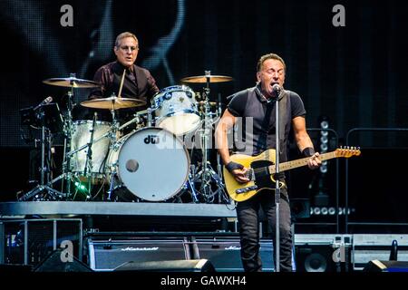 Milan, Italie. 5 juillet, 2016. Bruce Springsteen joue live au stade San Siro à Milan le 5 juillet 2016 pour la tour de la rivière Credit : Mairo Cinquetti/Alamy Live News Banque D'Images