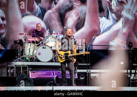 Milan, Italie. 5 juillet, 2016. Bruce Springsteen joue live au stade San Siro à Milan le 5 juillet 2016 pour la tour de la rivière Credit : Mairo Cinquetti/Alamy Live News Banque D'Images