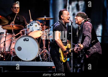 Milan, Italie. 5 juillet, 2016. Bruce Springsteen et le E Street Band en concert à San Siro Crédit : Roberto Finizio/Alamy Live News Banque D'Images