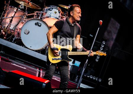 Milan, Italie. 5 juillet, 2016. Bruce Springsteen et le E Street Band en concert à San Siro Crédit : Roberto Finizio/Alamy Live News Banque D'Images