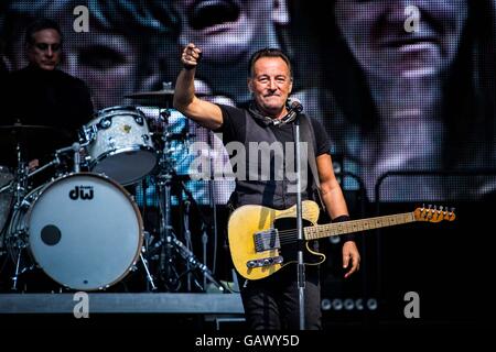 Milan, Italie. 5 juillet, 2016. Bruce Springsteen et le E Street Band en concert à San Siro Crédit : Roberto Finizio/Alamy Live News Banque D'Images