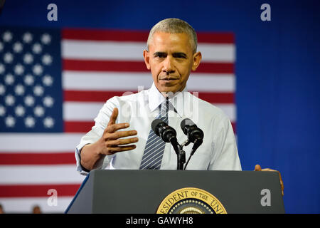 Charlotte, NC, USA. 5 juillet, 2016. Le président américain Barack Obama des gestes aussi het prononce un discours lors d'un rassemblement électoral au Charlotte Convention Center. Credit : Evan El-Amin/Alamy Live News Banque D'Images