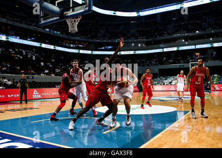 Aux Philippines. 5 juillet, 2016. La Turquie et le Canada se sont réunis sur le disque de la Mall of Asia Arena à Pasay pour le tournoi de qualification olympique de la FIBA. Le Canada a gagné avec 77 points, contre 69 de la Turquie. © J Gerard Seguia/ZUMA/Alamy Fil Live News Banque D'Images