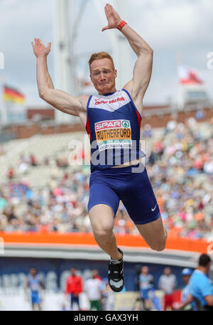 Amsterdam, Pays-Bas. Le 06 juillet, 2016. Amsterdam, Pays-Bas. 6 juillet, 2016. Greg Rutherford de la Grande-Bretagne est en concurrence dans l'épreuve du saut en longueur à la phase de qualification des Championnats d'Europe d'athlétisme au Stade olympique à Amsterdam, Pays-Bas, 06 juillet 2016. Dpa : Crédit photo alliance/Alamy Live News Banque D'Images