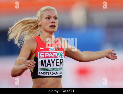 Amsterdam, Pays-Bas. Le 06 juillet, 2016. Lisa Mayer de l'Allemagne participe à la demi-finale femmes 200m à l'athlétisme au Stade olympique à Amsterdam, Pays-Bas, 06 juillet 2016. Photo : Michael Kappeler/dpa/Alamy Live News Banque D'Images