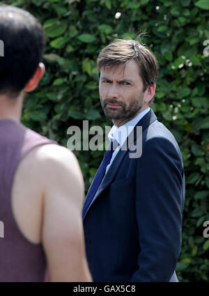 David Tennant de filmer une scène de la série finale de Broadchurch, Dorset, Angleterre, Royaume-Uni Banque D'Images