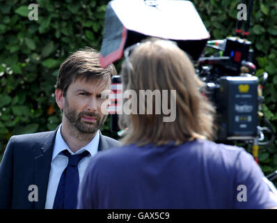 David Tennant de filmer une scène de la série finale de Broadchurch, Dorset, Angleterre, Royaume-Uni Banque D'Images