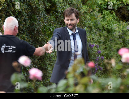 David Tennant de filmer une scène de la série finale de Broadchurch, Dorset, Angleterre, Royaume-Uni Banque D'Images