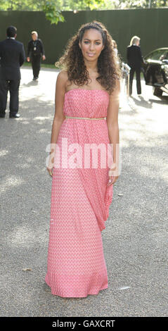 Leona Lewis arrive à un dîner en l'honneur du 90e anniversaire de Nelson Mandela, à Hyde Park, dans le centre de Londres. Banque D'Images