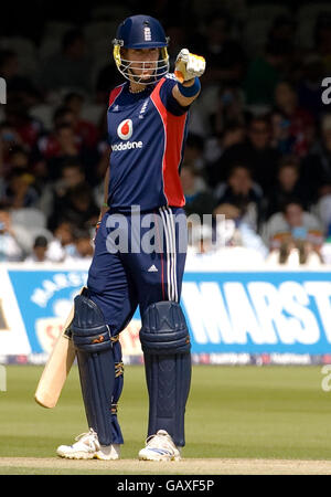 Cricket - série NatWest - Fifth One Day International - Angleterre / Nouvelle-Zélande - Lord's.Le capitaine d'Angleterre Kevin Pietersen pendant la NatWest Series One Day International à Lord's, Londres. Banque D'Images