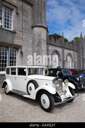 Rolls Royce blanche à Leighton Hall, Carnforth, Lancashire, Lakeland Classic Rallye automobile - Dimanche 5 juillet 2015. Organisée par Mark Woodward Événements classique, ce n'est qu'un des 12 spectacles à différents endroits dans le pays et dispose de plus de 400 voitures classiques, vintage et restauré les véhicules. Banque D'Images