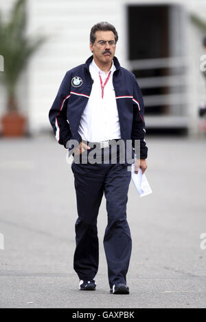 Formula One Motor Racing - Grand Prix de France - Practice Day - Magny cours. Mario Theissen, directeur de l'équipe BMW Sauber Motorsport Banque D'Images