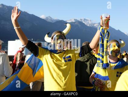 Football - Championnat d'Europe de l'UEFA 2008 - Groupe D - Russie / Suède - Stade Tivoli Neu. Suède fans à l'extérieur du sol Banque D'Images