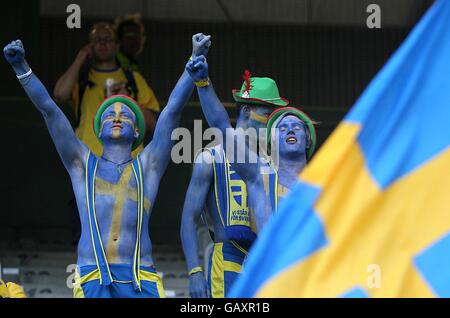 Football - Championnat d'Europe de l'UEFA 2008 - Groupe D - Russie / Suède - Stade Tivoli Neu. Suède fans dans les stands du stade Tivoli Neu Banque D'Images